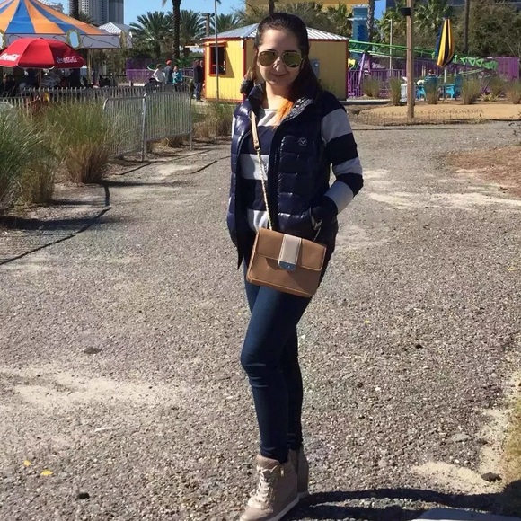 Beige/tan cross body - Picture 3 of 8